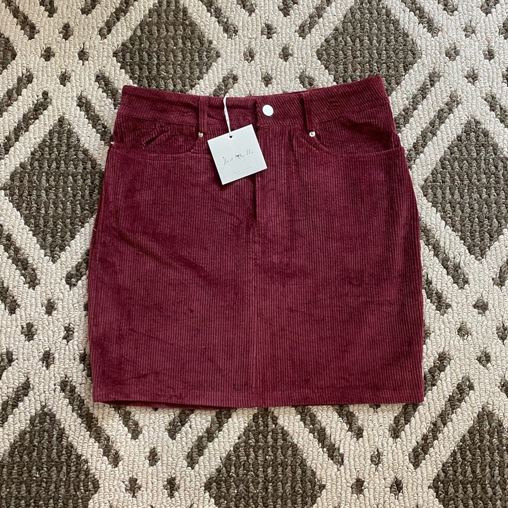 🌟Just Quella Velvet Skirt